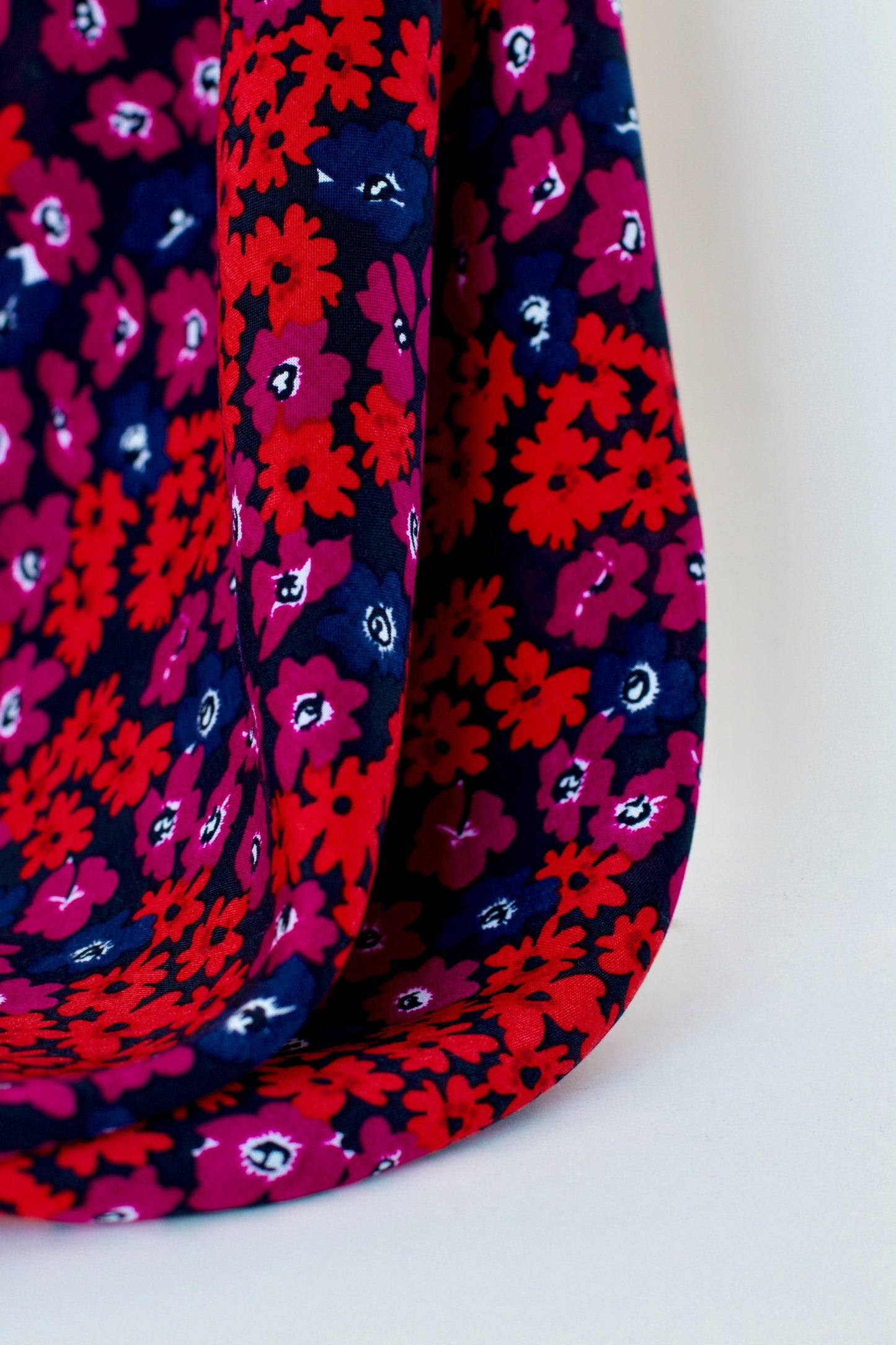 Popeline de viscose - Imprimée fleurs rouges