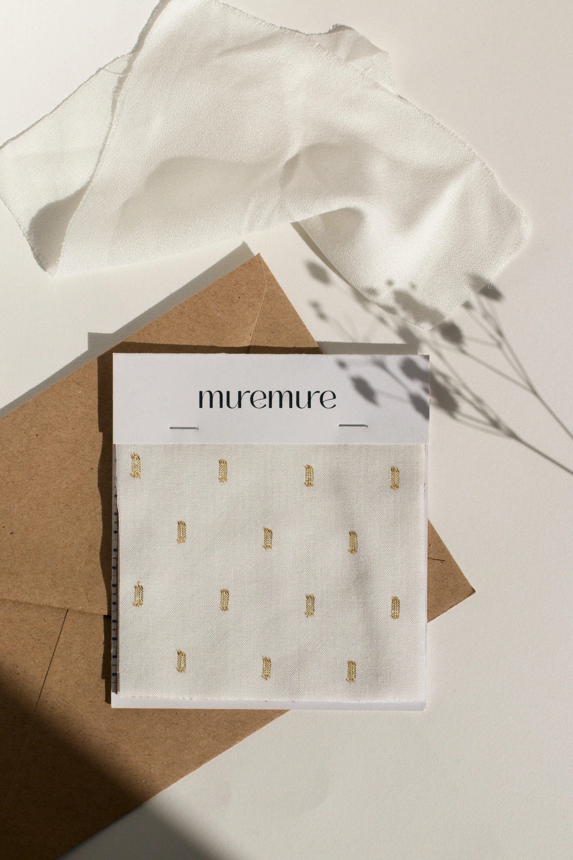 Batiste de coton minis coeurs - Blanc .