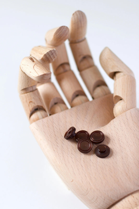 boutons vintages ronds  à coudre, à queue, plastique marron , diamètre 11 mm