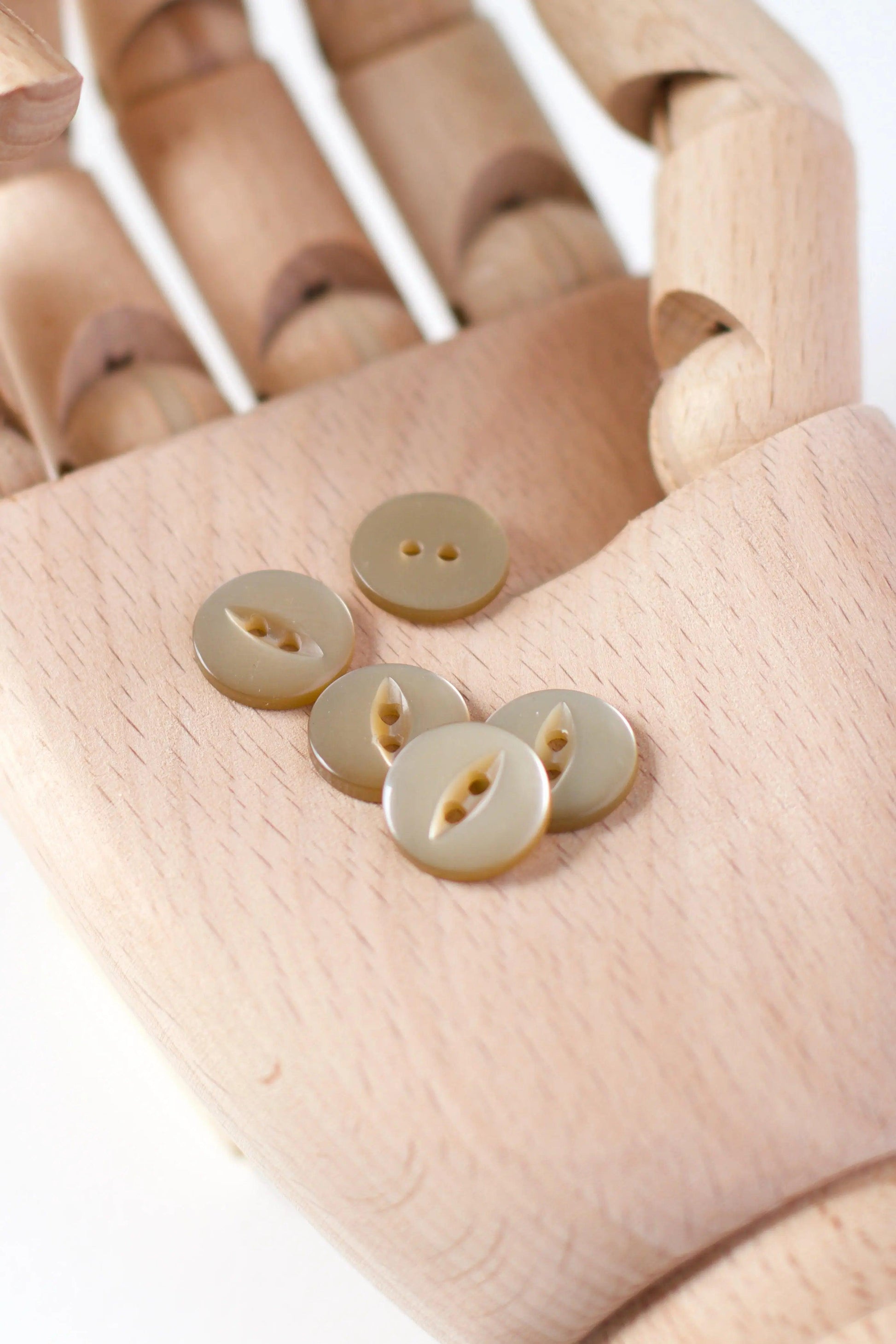 Boutons ronds vintages, en plastique ,beige, sable, crème, dune, 2 trous,  diamètre 14mm, muremure mercerie