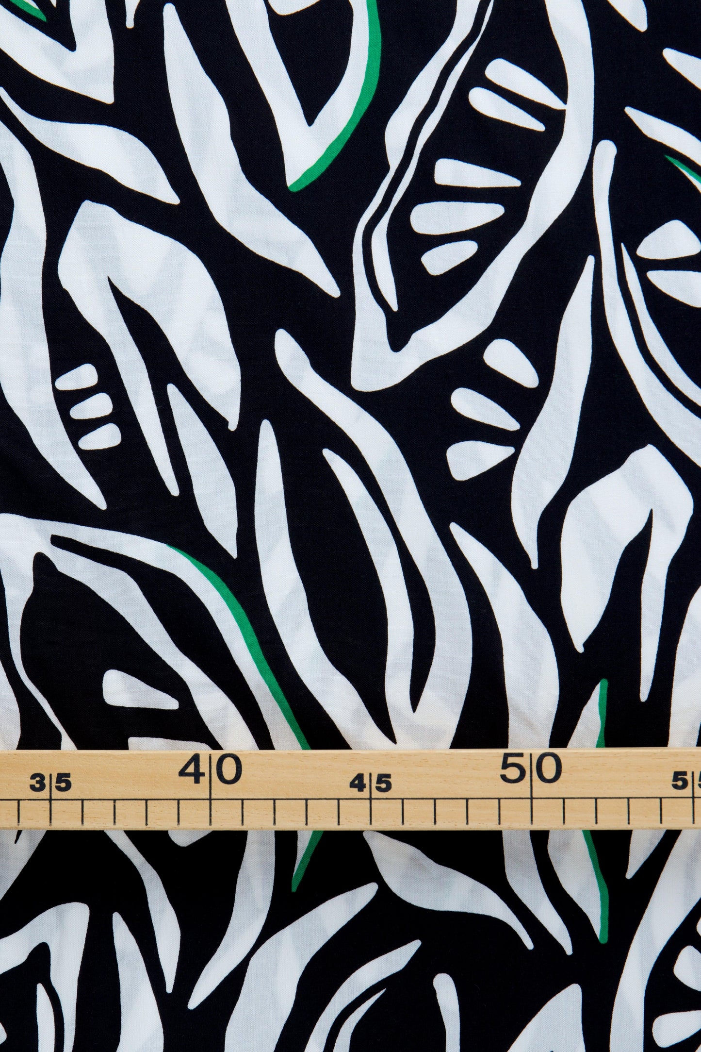 Popeline de viscose - motif abstrait noir/blanc/vert