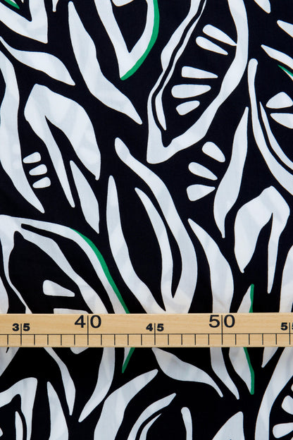 Popeline de viscose - motif abstrait noir/blanc/vert