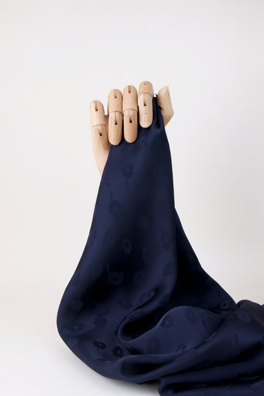 Jacquard de viscose fleuri - Bleu nuit