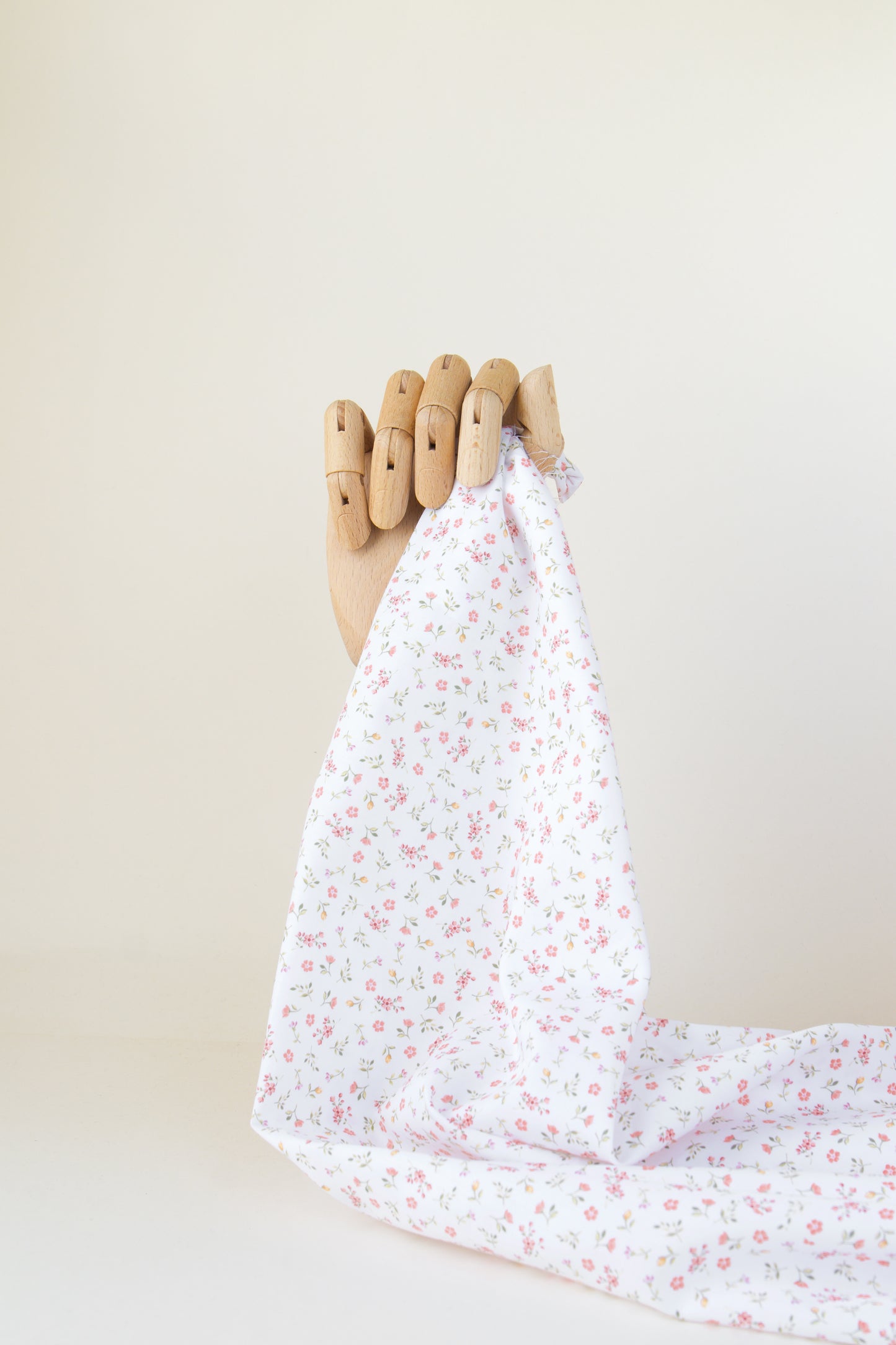 Twill de coton blanc - imprimé petites fleurs roses