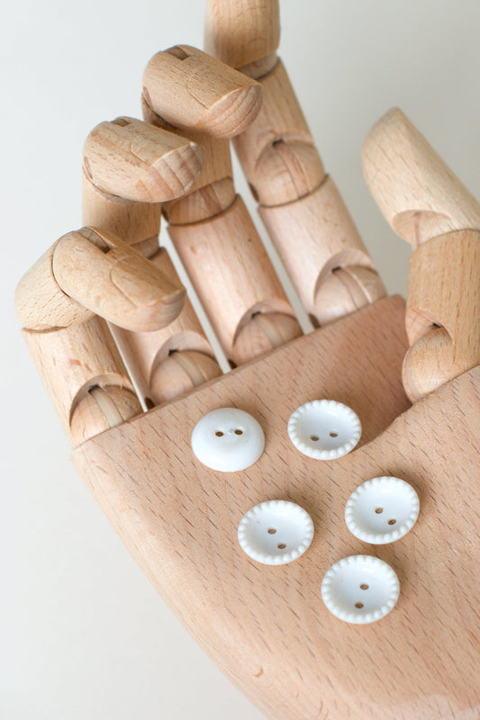 Boutons ronds vintages, festonnés/à pois, 2 trous, blanc, en plastique, diamètre 15mm, muremure mercerie