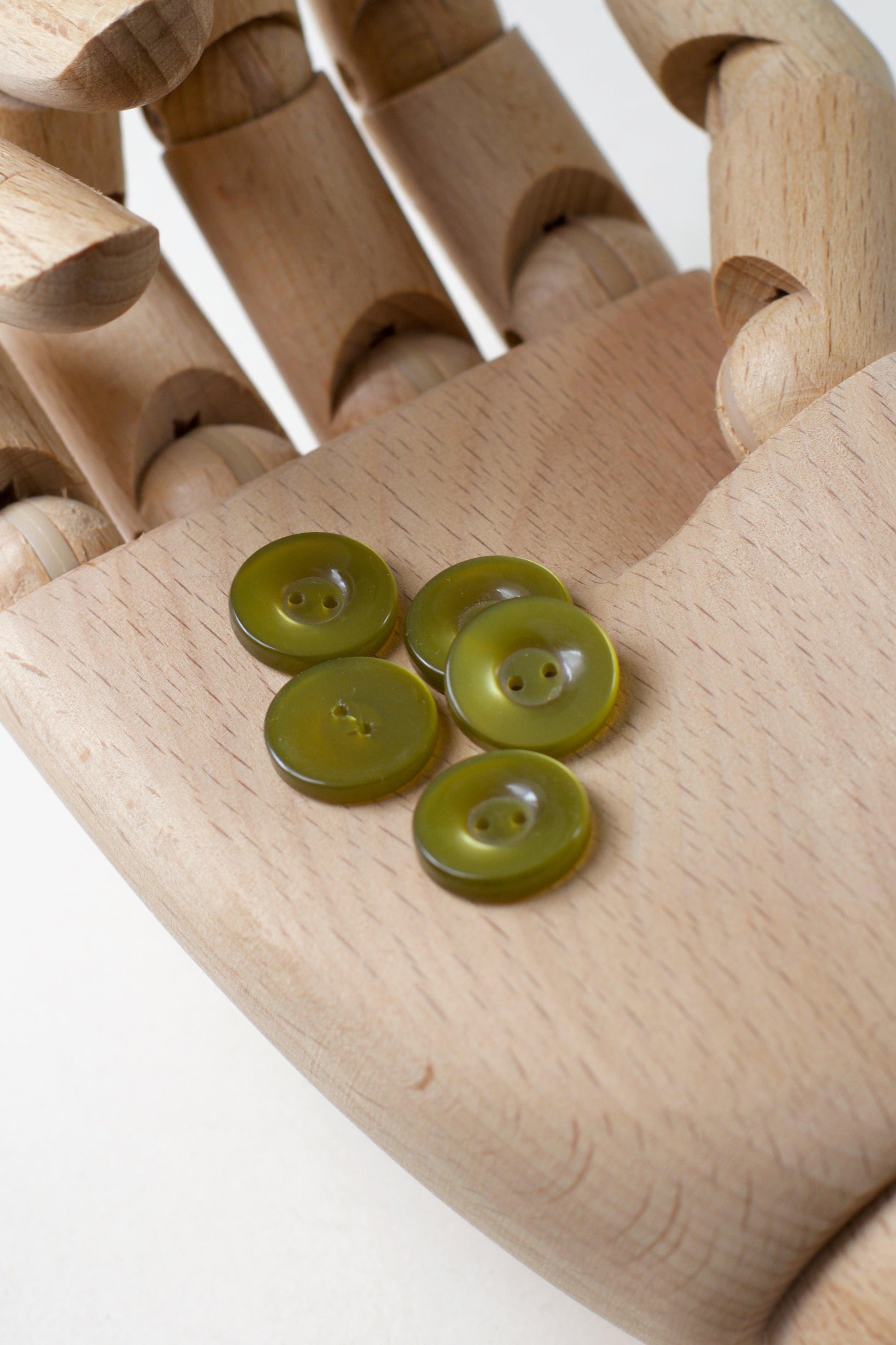 Boutons ronds vintages, 2 trous, vert mousse, en plastique, diamètre 14mm, muremure mercerie

Atelier brunette Dreamy twilight - Matcha leaf