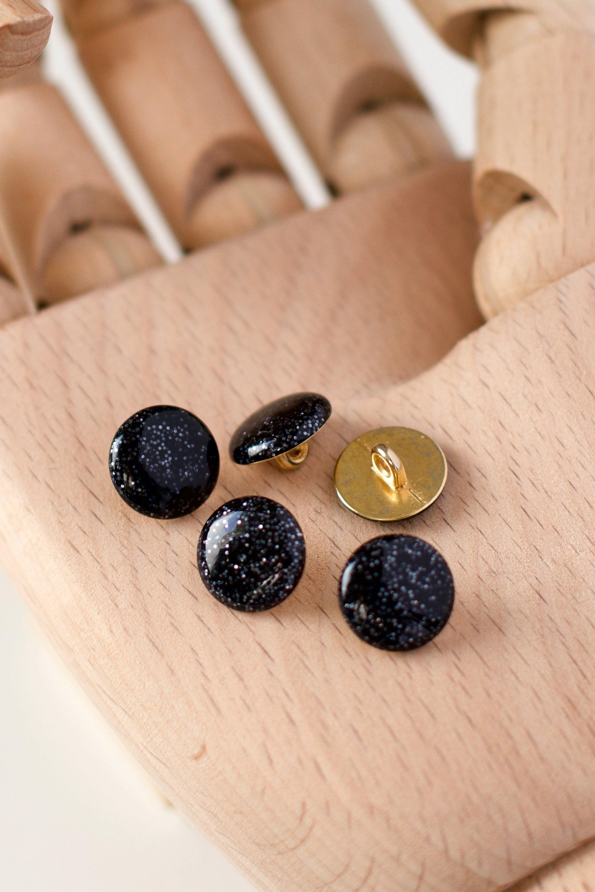 boutons vintages ronds à coudre, à queue,  noir à paillettes, en métal doré émaillé , diamètre 13 mm