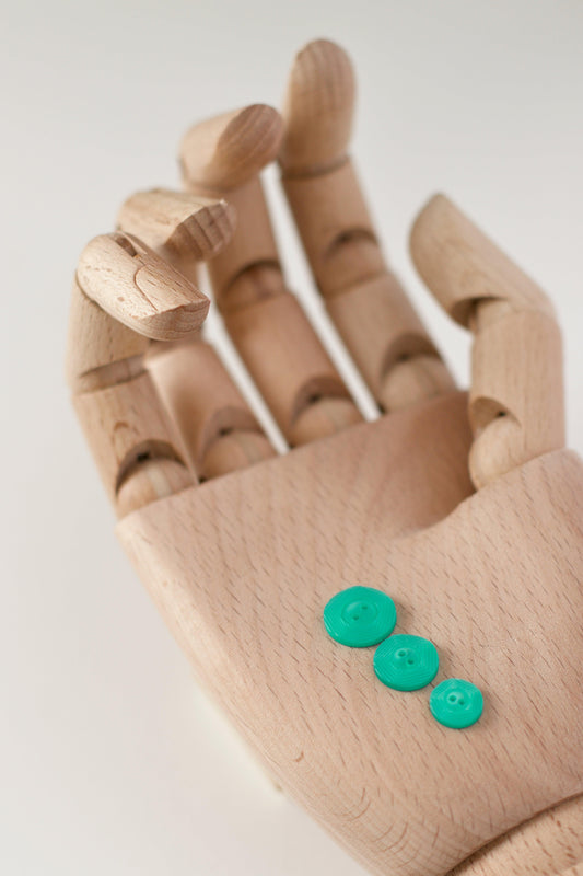 boutons vintages ronds à coudre, 2 deux trous,  vert clair vif, en plastique , diamètre 10 12 14 mm