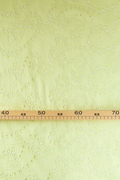 Tissu broderie anglaise jaune au mètre. Tissu 100% coton, écologique, fabriqué en Italie (Europe).