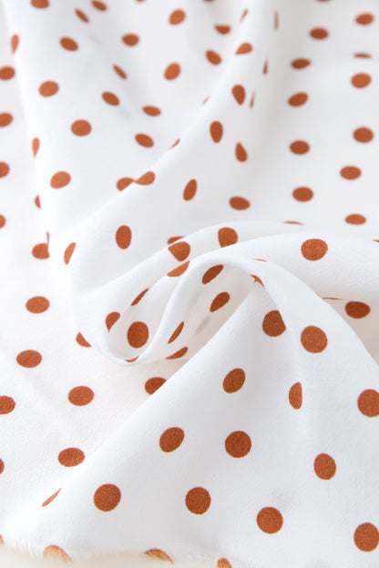 tissu au mètre pour couture crêpe de viscose imprimé pois marron caramel sur fond écru, muremure mercerie