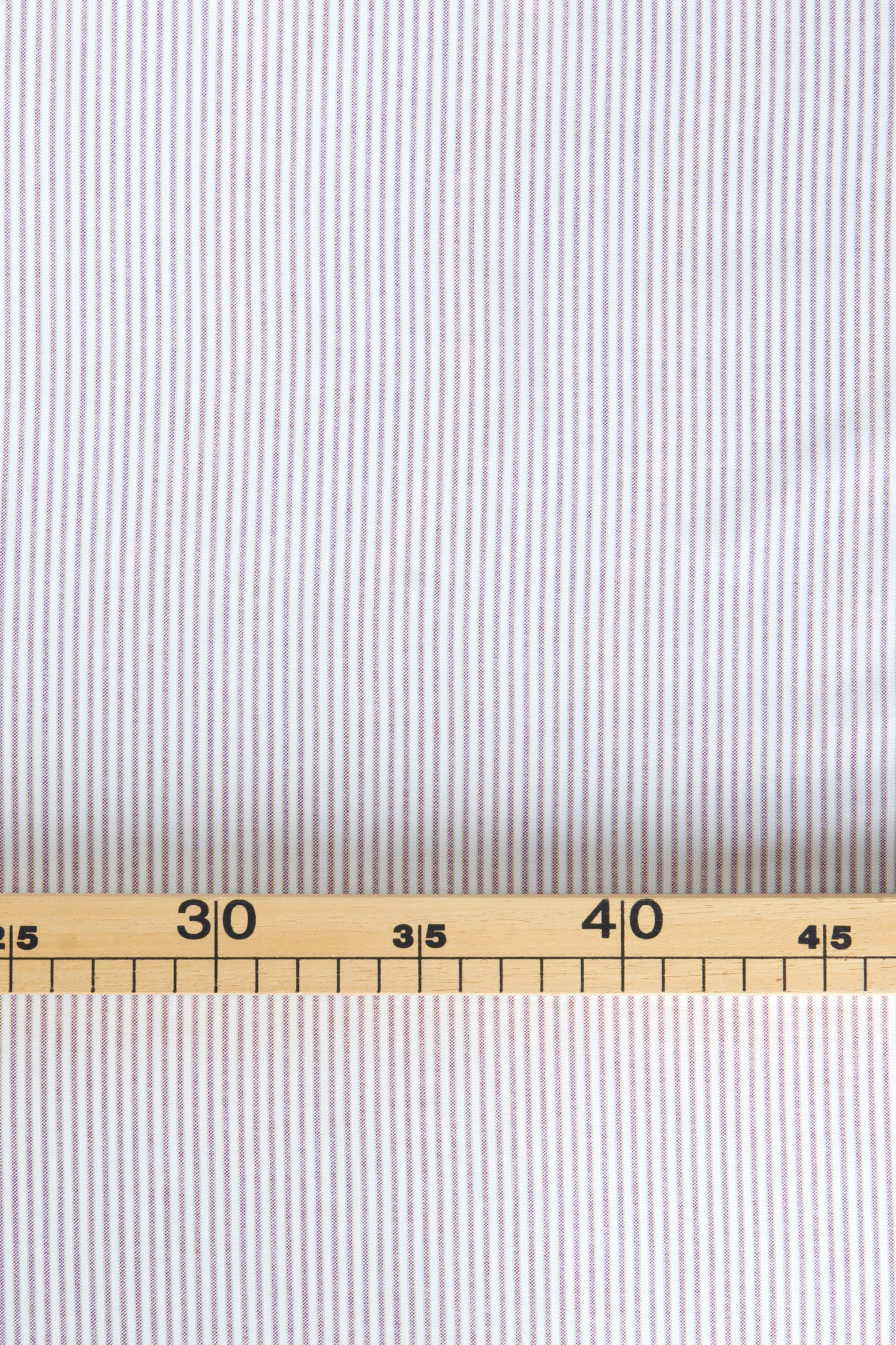 Popeline/toile de coton avec petites rayures 2mm blanc/violet et vert pour couture de vêtement. chez muremure mercerie poéthique en ligne