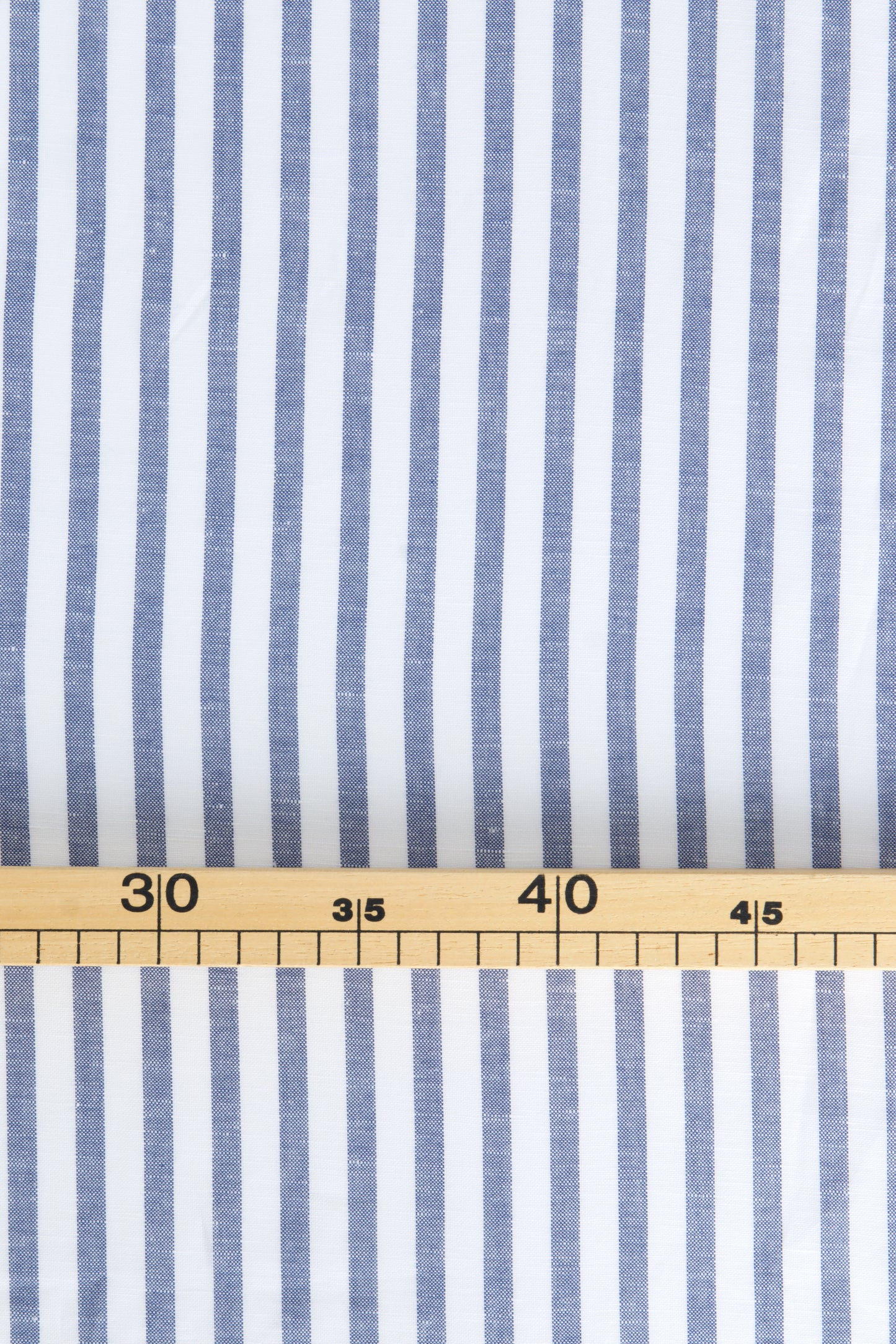 Popeline ou toile de coton et lin rayée, souple, fluide, pour couture de chemise, top, robe. tissu upcyclé provenant de stocks dormants. disponible sur la mercerie en ligne Muremure