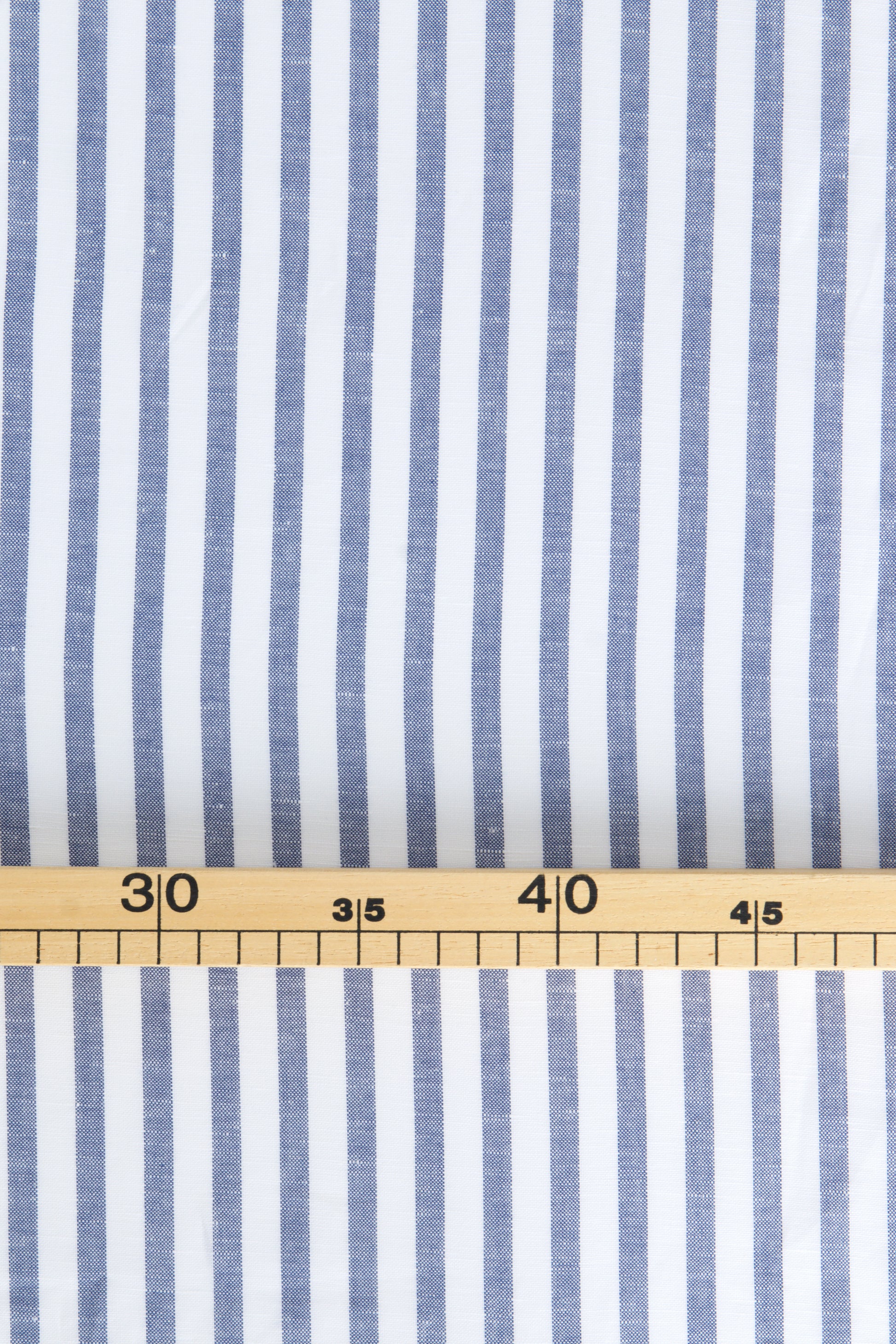 Popeline ou toile de coton et lin rayée, souple, fluide, pour couture de chemise, top, robe. tissu upcyclé provenant de stocks dormants. disponible sur la mercerie en ligne Muremure