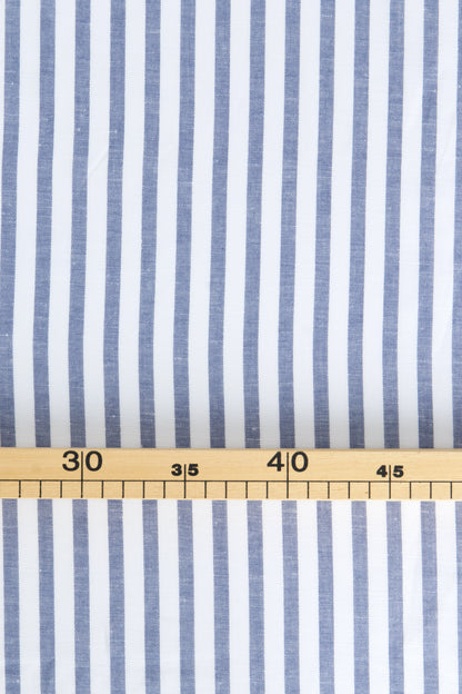 Popeline ou toile de coton et lin rayée, souple, fluide, pour couture de chemise, top, robe. tissu upcyclé provenant de stocks dormants. disponible sur la mercerie en ligne Muremure